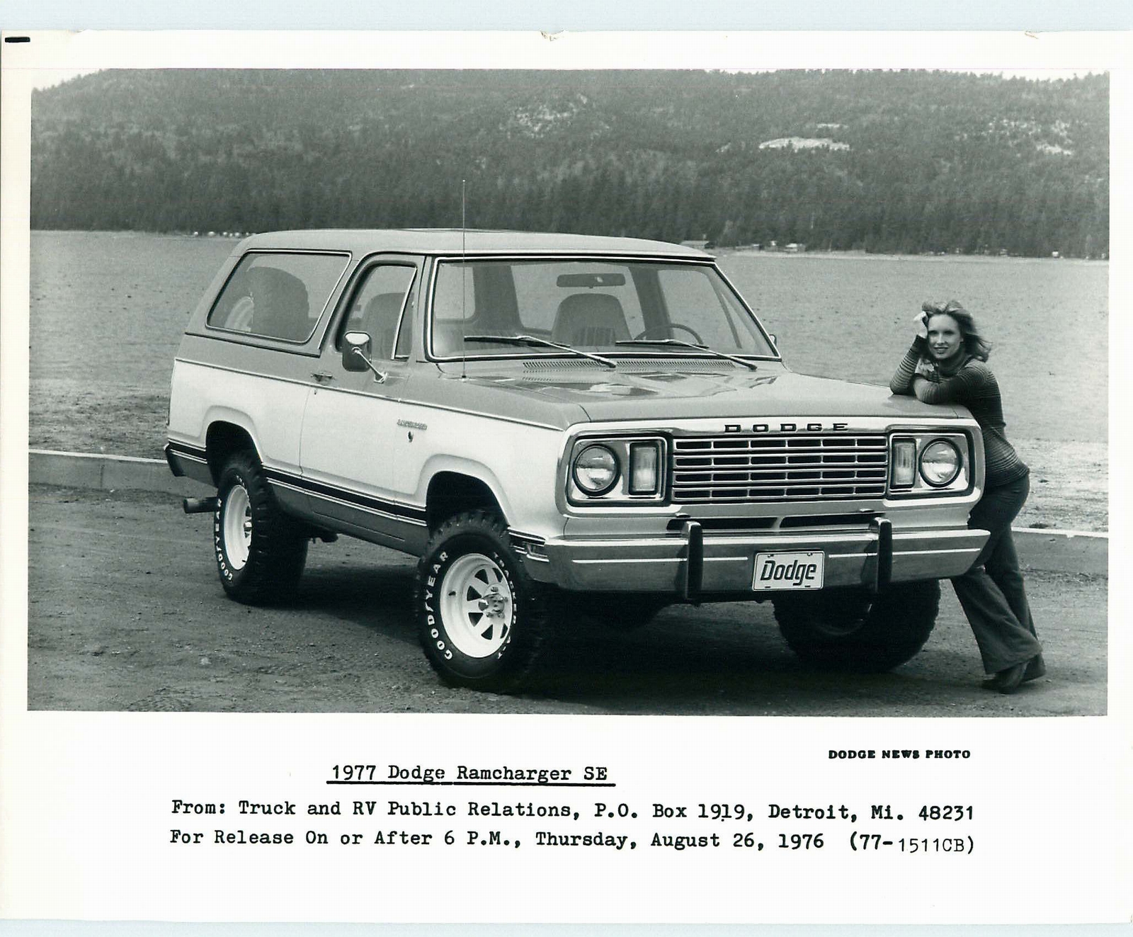 n_1977 Dodge Ramcharger PR Photo-01.jpg